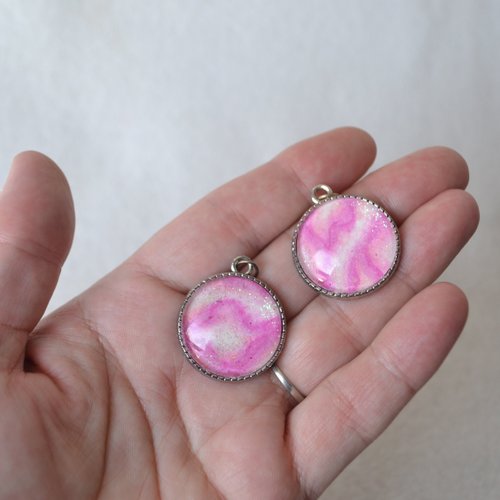 Neck Candy Pink and white pendant- faux stones